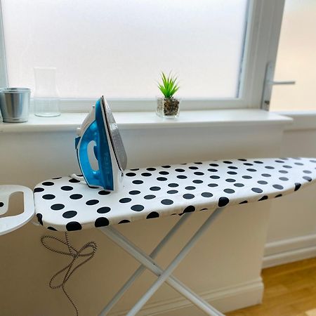 Modern 1-Bed Apt 30Min To Central London & Parking المظهر الخارجي الصورة