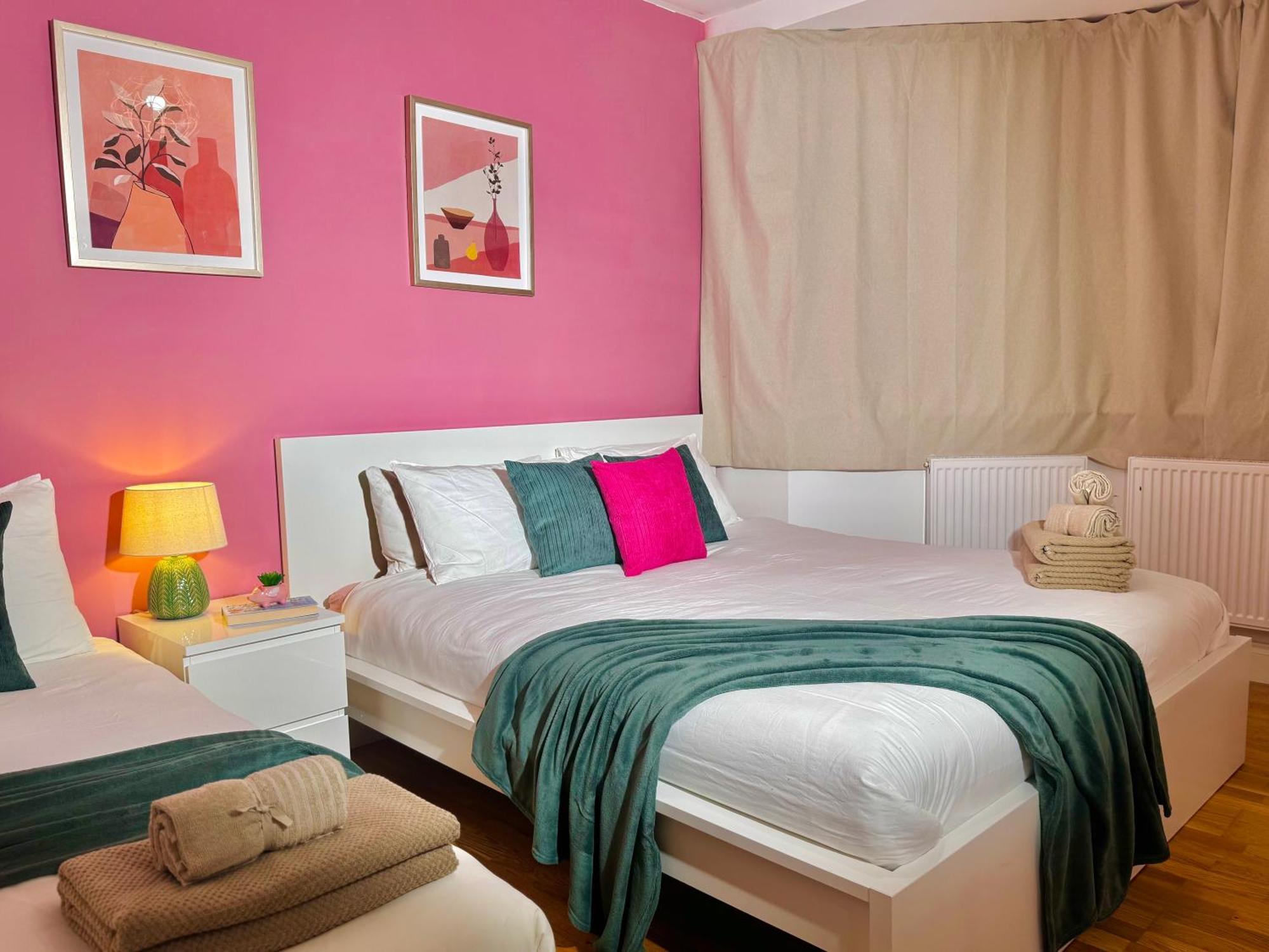 Modern 1-Bed Apt 30Min To Central London & Parking المظهر الخارجي الصورة