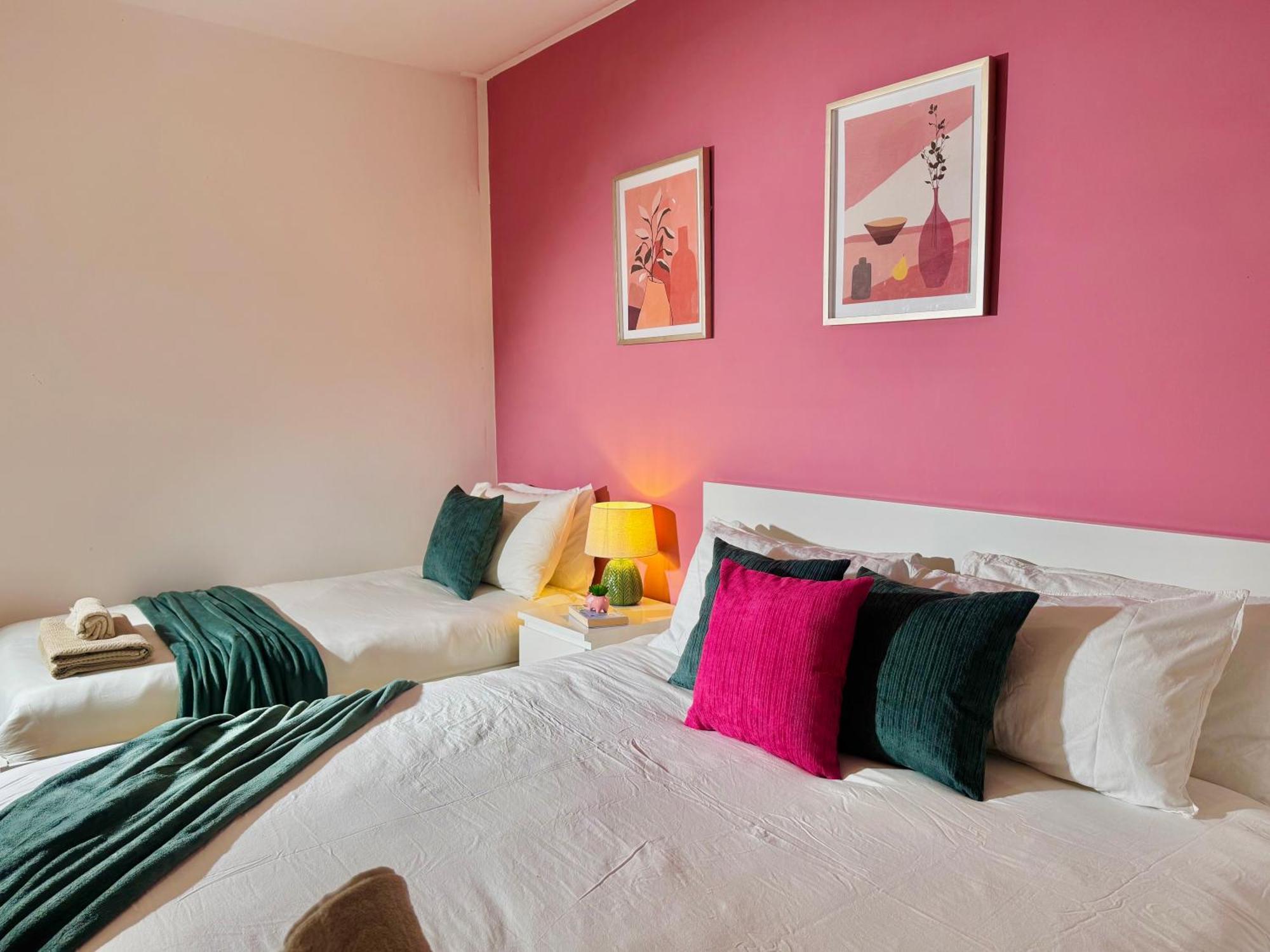 Modern 1-Bed Apt 30Min To Central London & Parking المظهر الخارجي الصورة