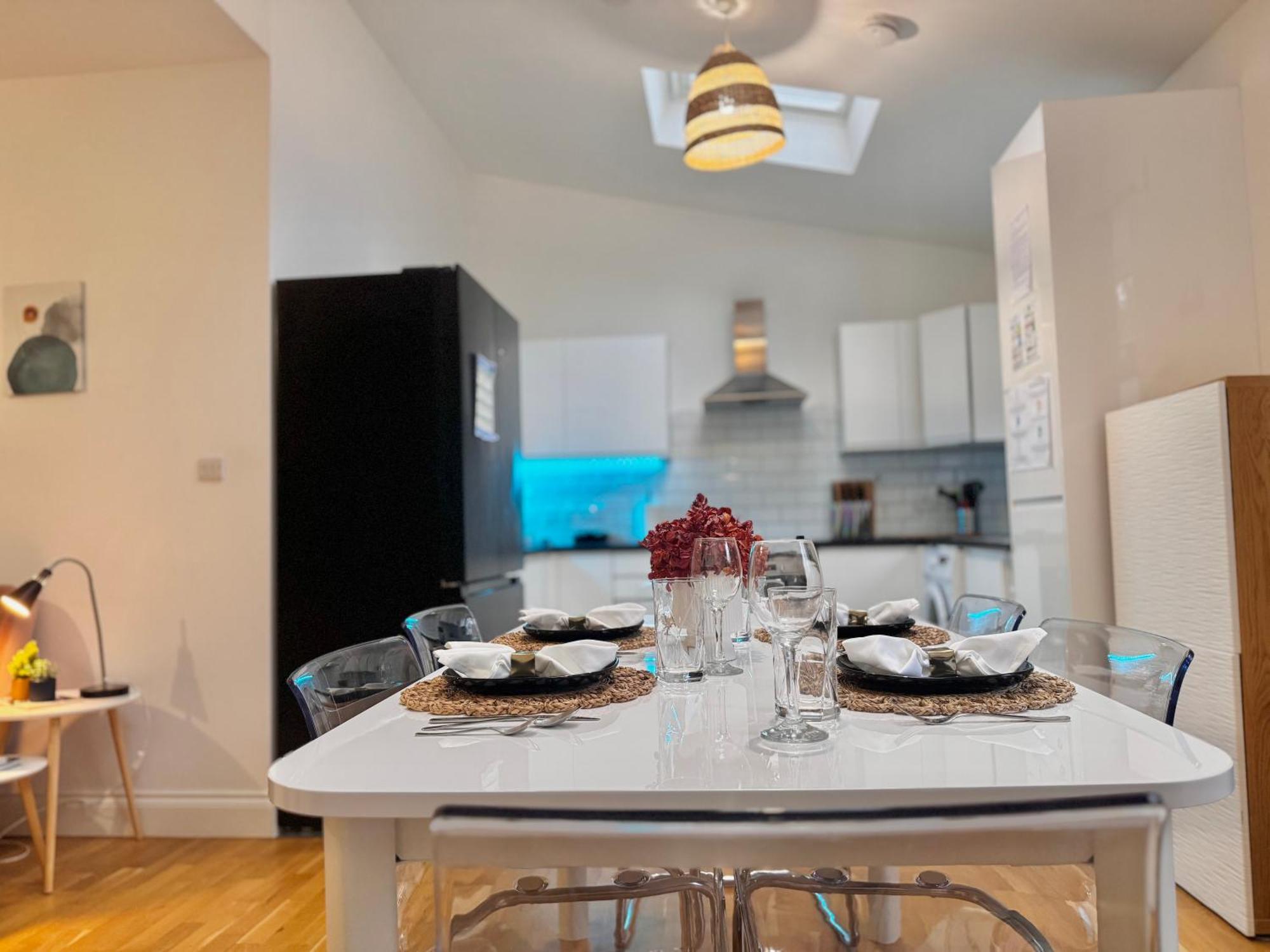 Modern 1-Bed Apt 30Min To Central London & Parking المظهر الخارجي الصورة