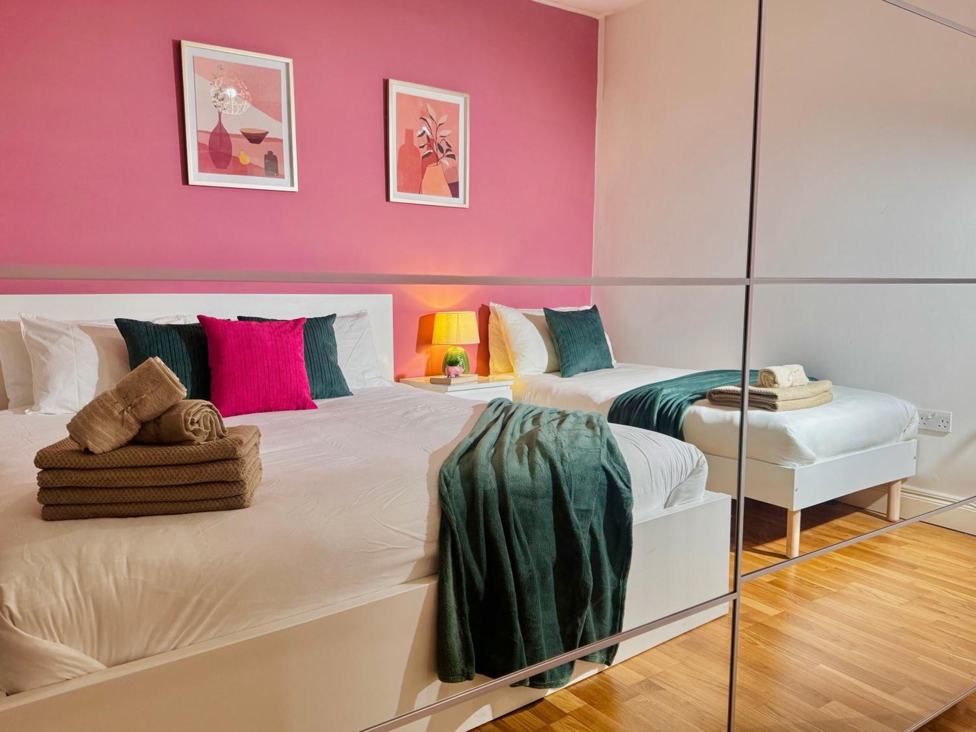 Modern 1-Bed Apt 30Min To Central London & Parking المظهر الخارجي الصورة