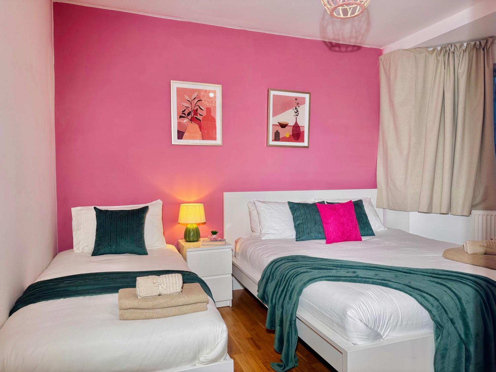 Modern 1-Bed Apt 30Min To Central London & Parking المظهر الخارجي الصورة