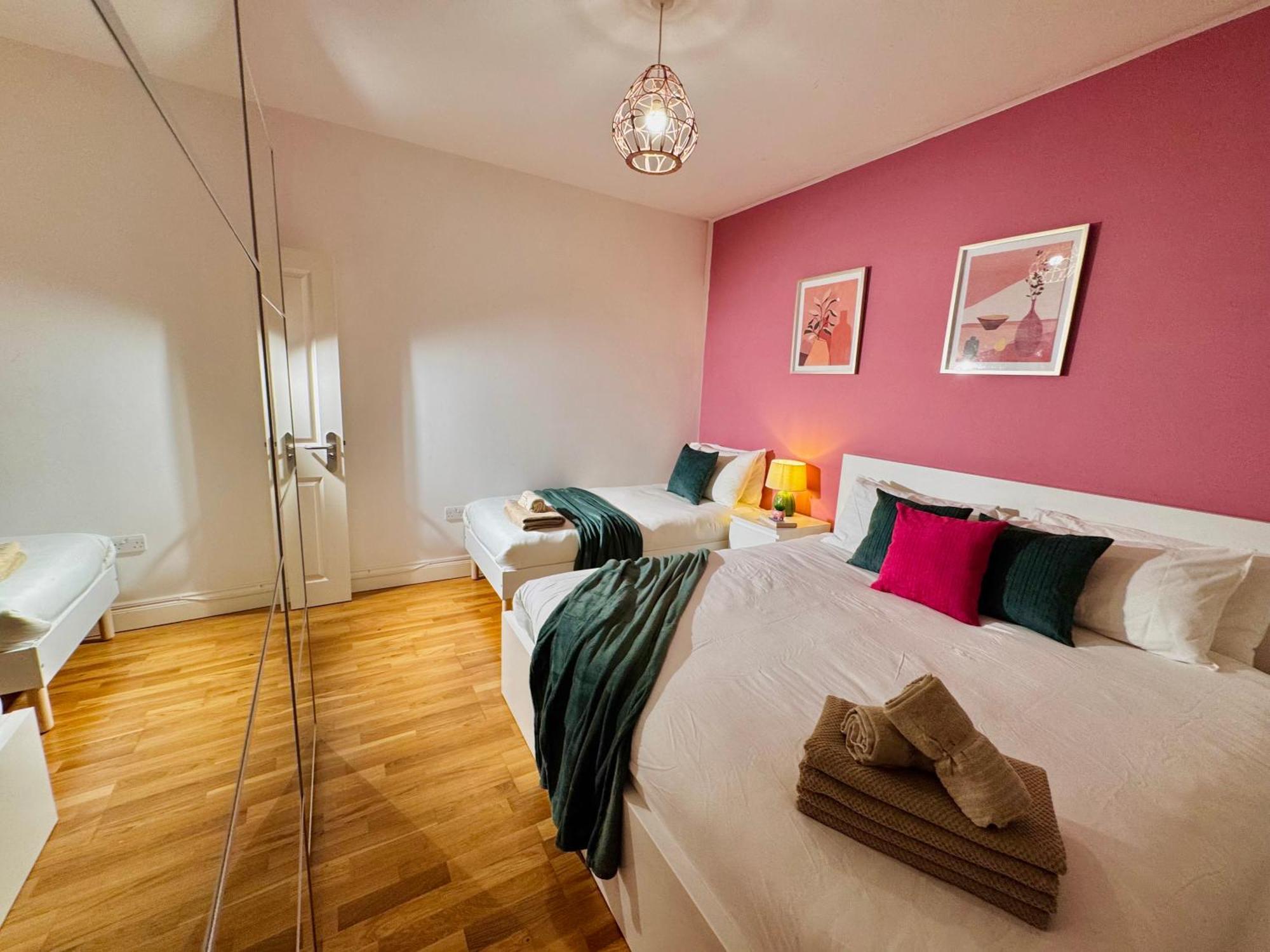 Modern 1-Bed Apt 30Min To Central London & Parking المظهر الخارجي الصورة