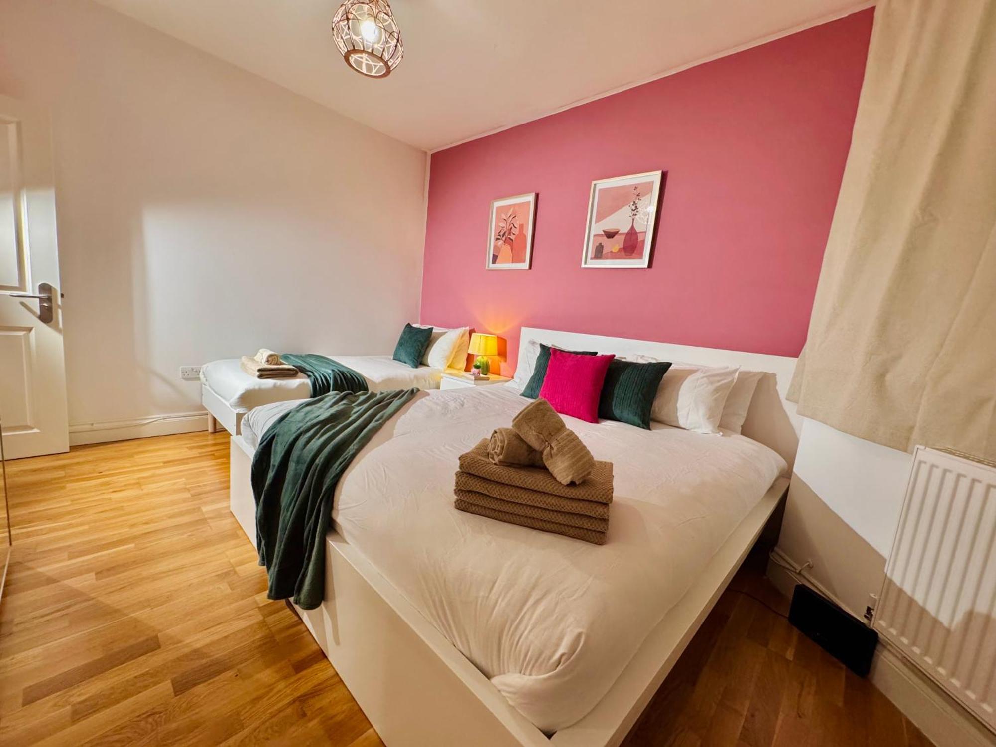 Modern 1-Bed Apt 30Min To Central London & Parking المظهر الخارجي الصورة