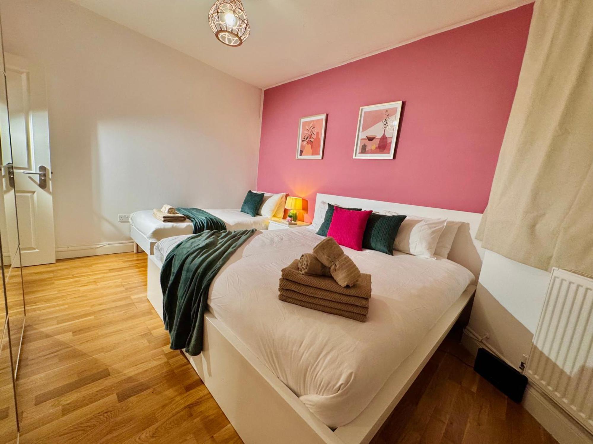 Modern 1-Bed Apt 30Min To Central London & Parking المظهر الخارجي الصورة