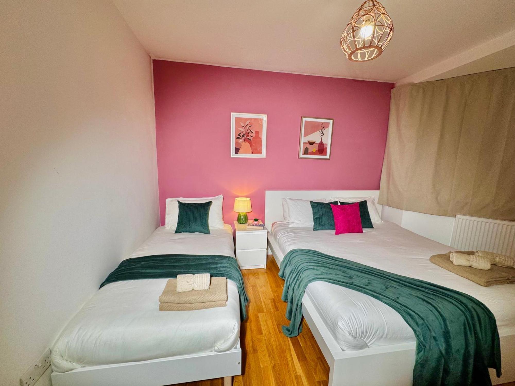 Modern 1-Bed Apt 30Min To Central London & Parking المظهر الخارجي الصورة