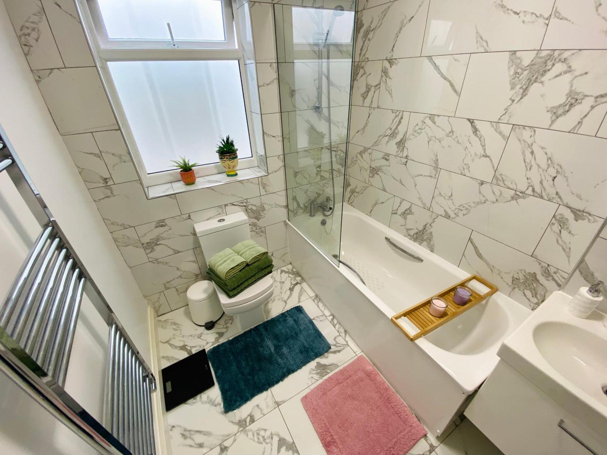 Modern 1-Bed Apt 30Min To Central London & Parking المظهر الخارجي الصورة