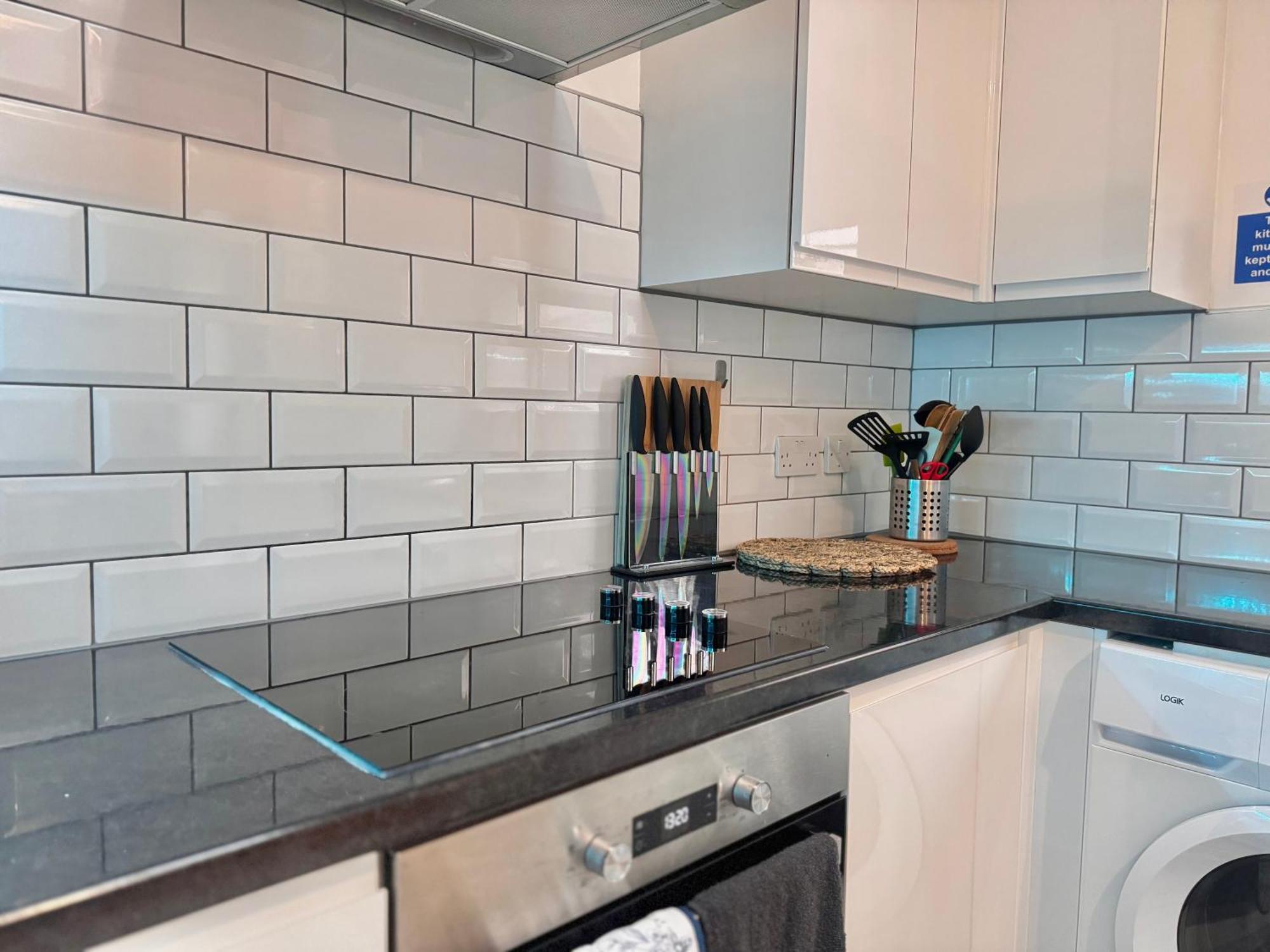 Modern 1-Bed Apt 30Min To Central London & Parking المظهر الخارجي الصورة