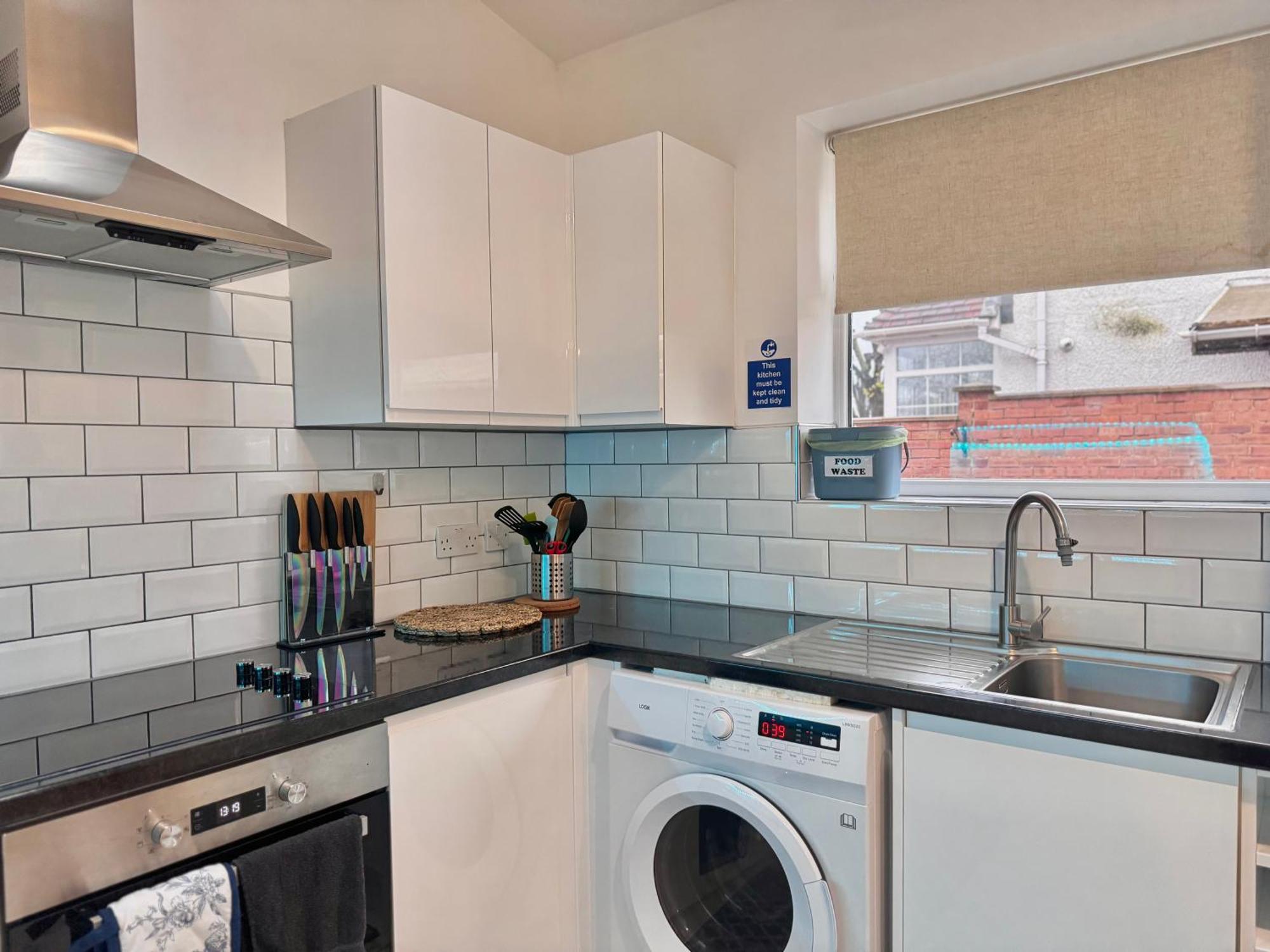 Modern 1-Bed Apt 30Min To Central London & Parking المظهر الخارجي الصورة